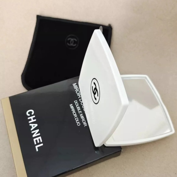 Chanel compact mirror limited Edition White - Picture 4 of 4